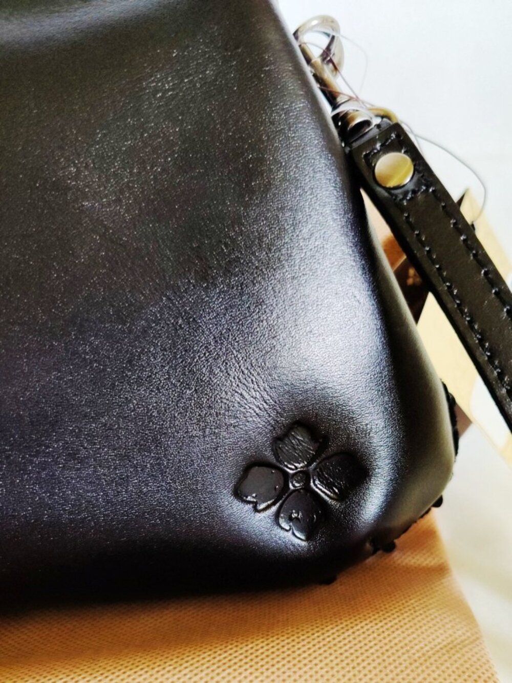 Patricia Nash Savena Frame Kisslock Sequins & Leather Wristlet Clutch in Green - Picture 7 of 13